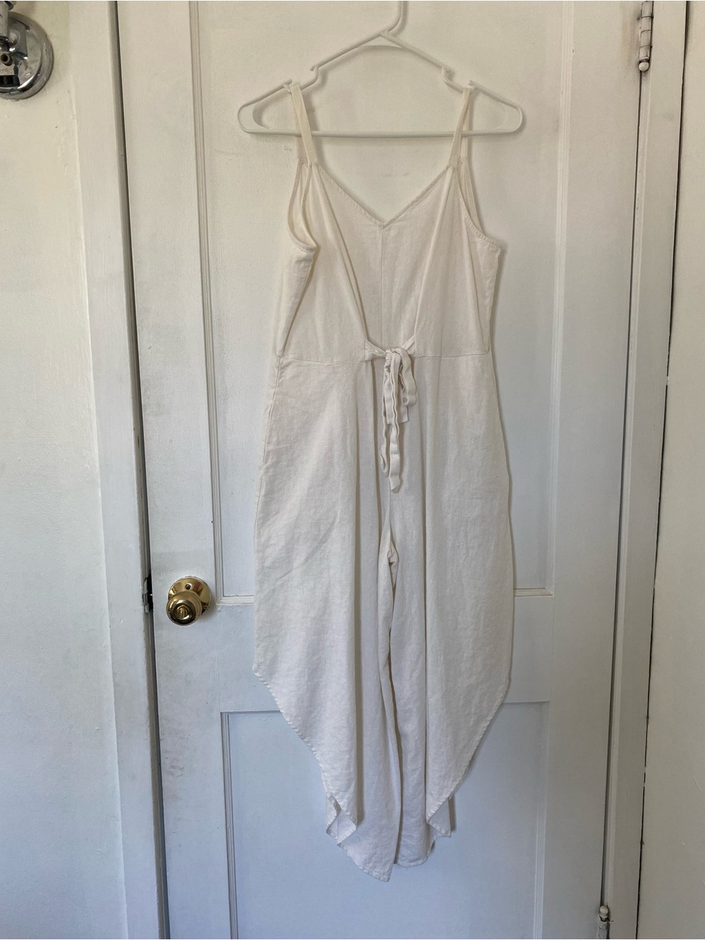 Cream/White Sleeveless V-Neck Tie-Waist Jumpsuit